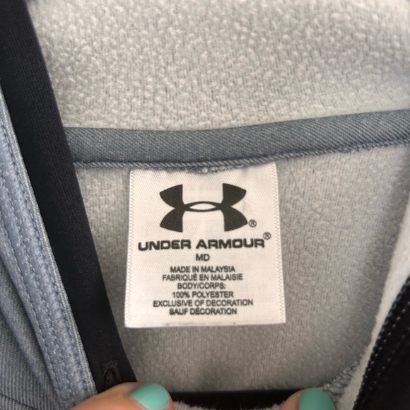 Under Armour women’s light weight Hoodie - Size Medium - Picture 2 of 4